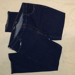 Old Navy Mid-Rise Bootcut Dark wash Jeans size 18